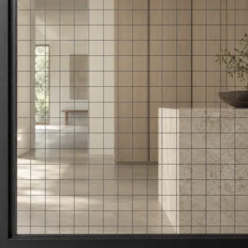 Verre armé dans une porte en acier