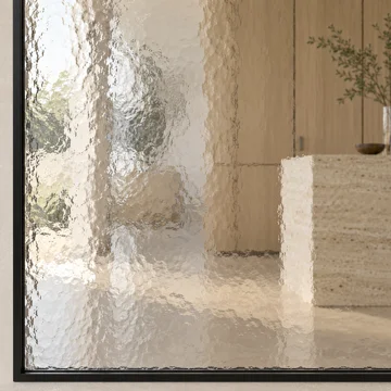 Verre cathédrale dans une porte en acier